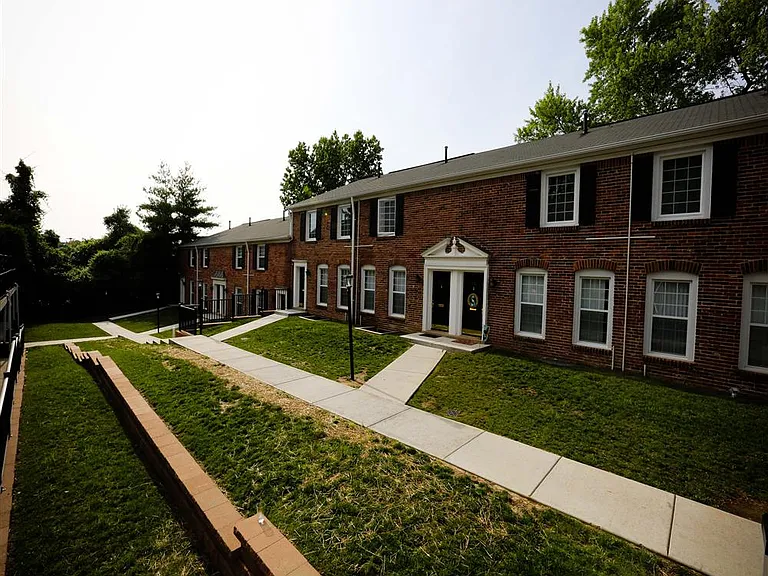 Warson Village Townhomes — Photo 8
