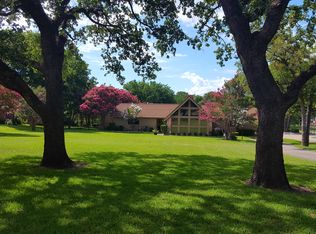 233 Timberlake Dr, Azle, TX 76020