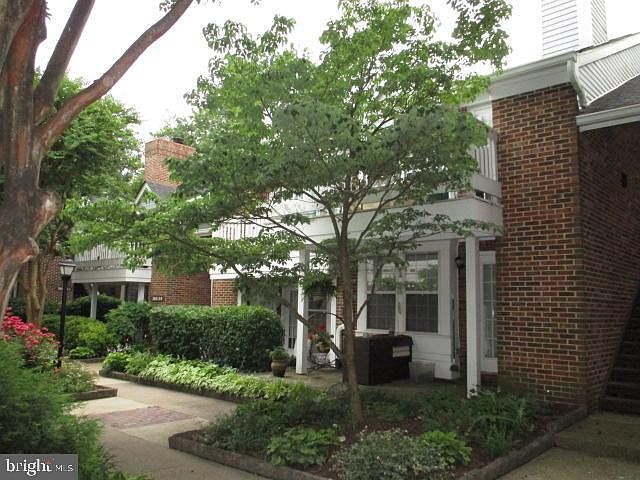 1st image of 2618D S Arlington Mill Dr #4