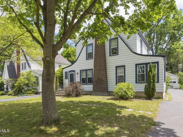 1476 Regent Street, Niskayuna, NY 12309