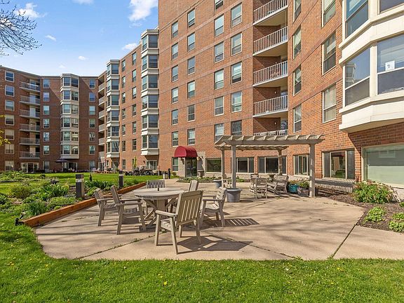 3rd image of 1425 W 28th St APT 508