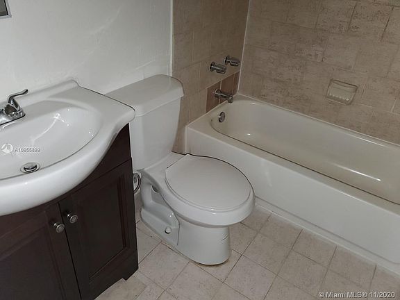 5th image of 131 NW 77th St APT 11