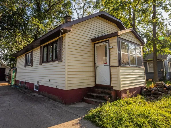 326 43rd St SE, Kentwood, MI 49548