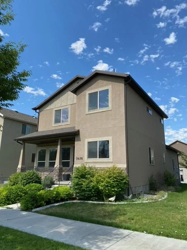3 bed, 2430 sqft, $2,200 — Photo 2