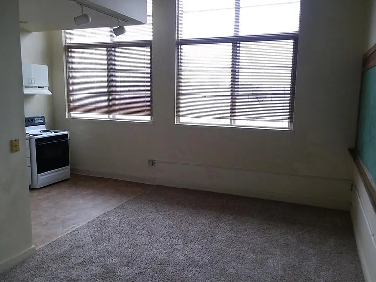 413 6th Ave #300 — Photo 3