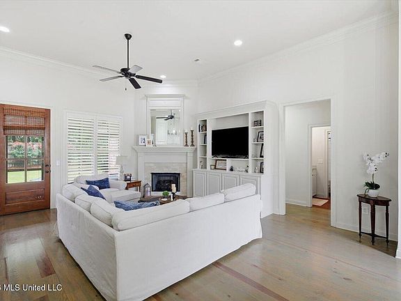 4th image of 119 Hampton Pl