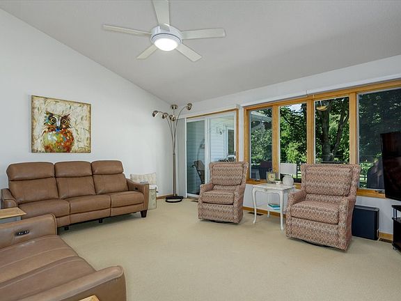 3rd image of 5030 Cleburne Ct