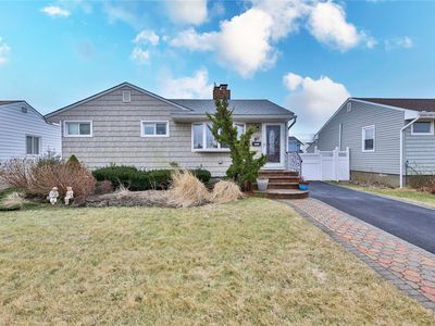 57 Van Buren St, Freeport, NY, 11520