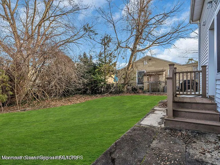1708 Lake Dr — Photo 12