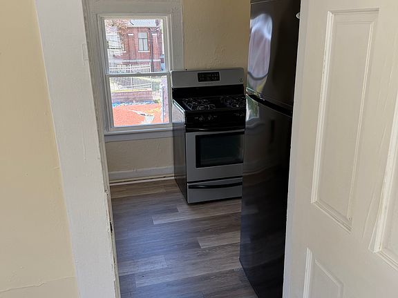 3rd image of 38 Spring St