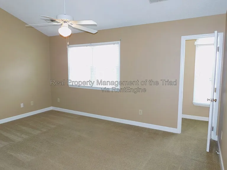 12 Cedar Knoll Dr — Photo 7