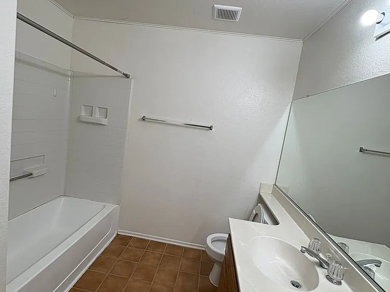 14333 La Crescenta Ave — Photo 11