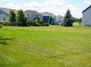 818 Hathaway Ct, North Aurora, IL 60542
