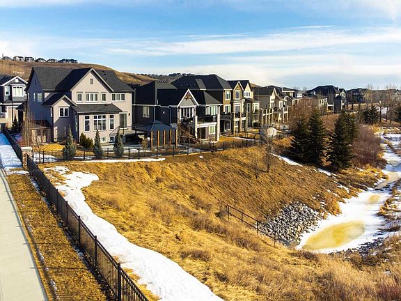 2nd image of 61 Cranbrook Rise SE