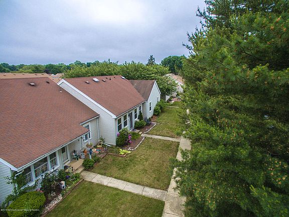 5th image of 80 Parkway Dr Unit E