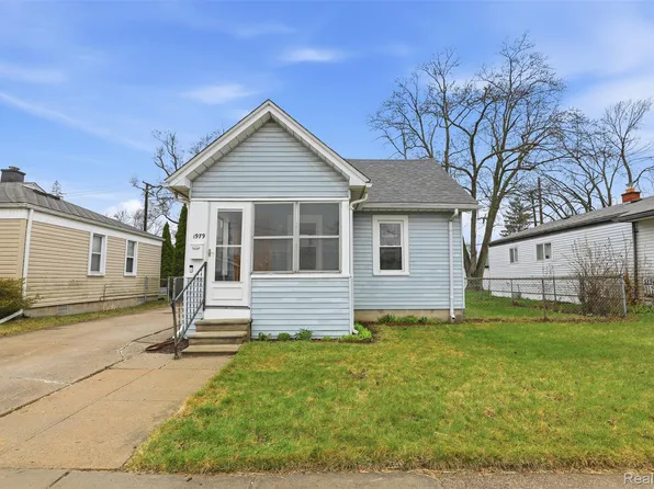 1979 Martin Rd, Ferndale, MI 48220