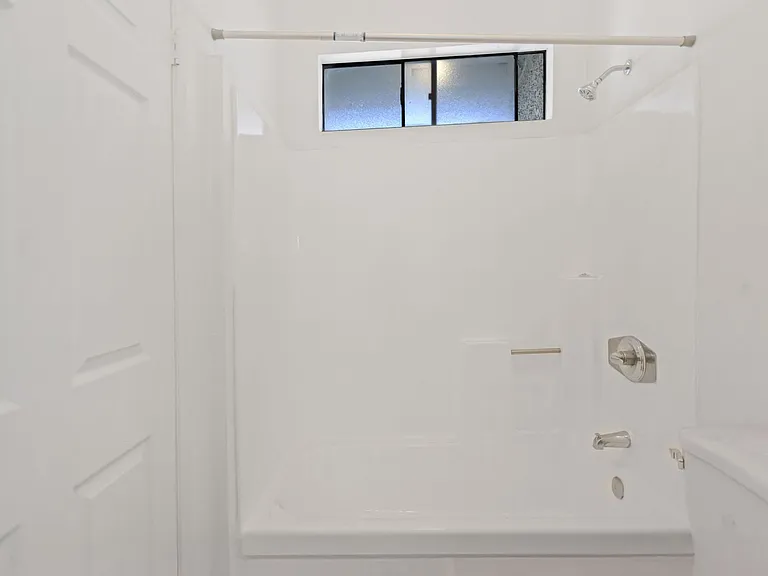 Vanowen Square Apartments — Photo 16