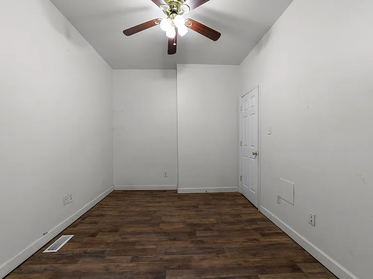 931 W Clay St — Photo 15