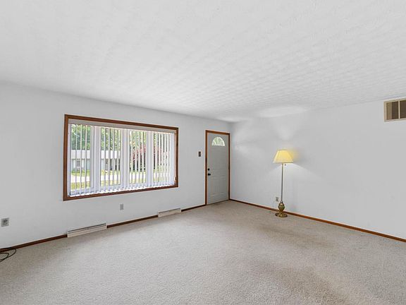 5th image of 1207 Apple St