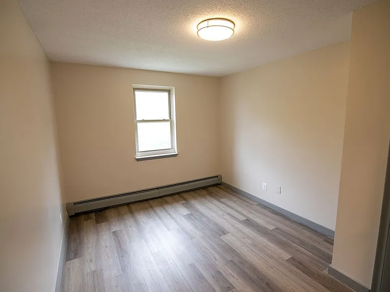 608 Allen St — Photo 12