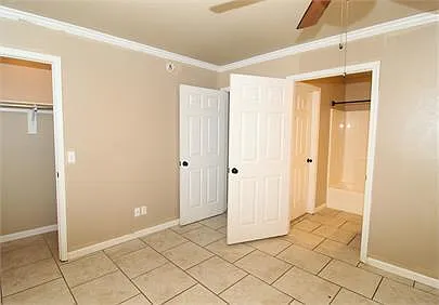2068 N Leverett Ave — Photo 8