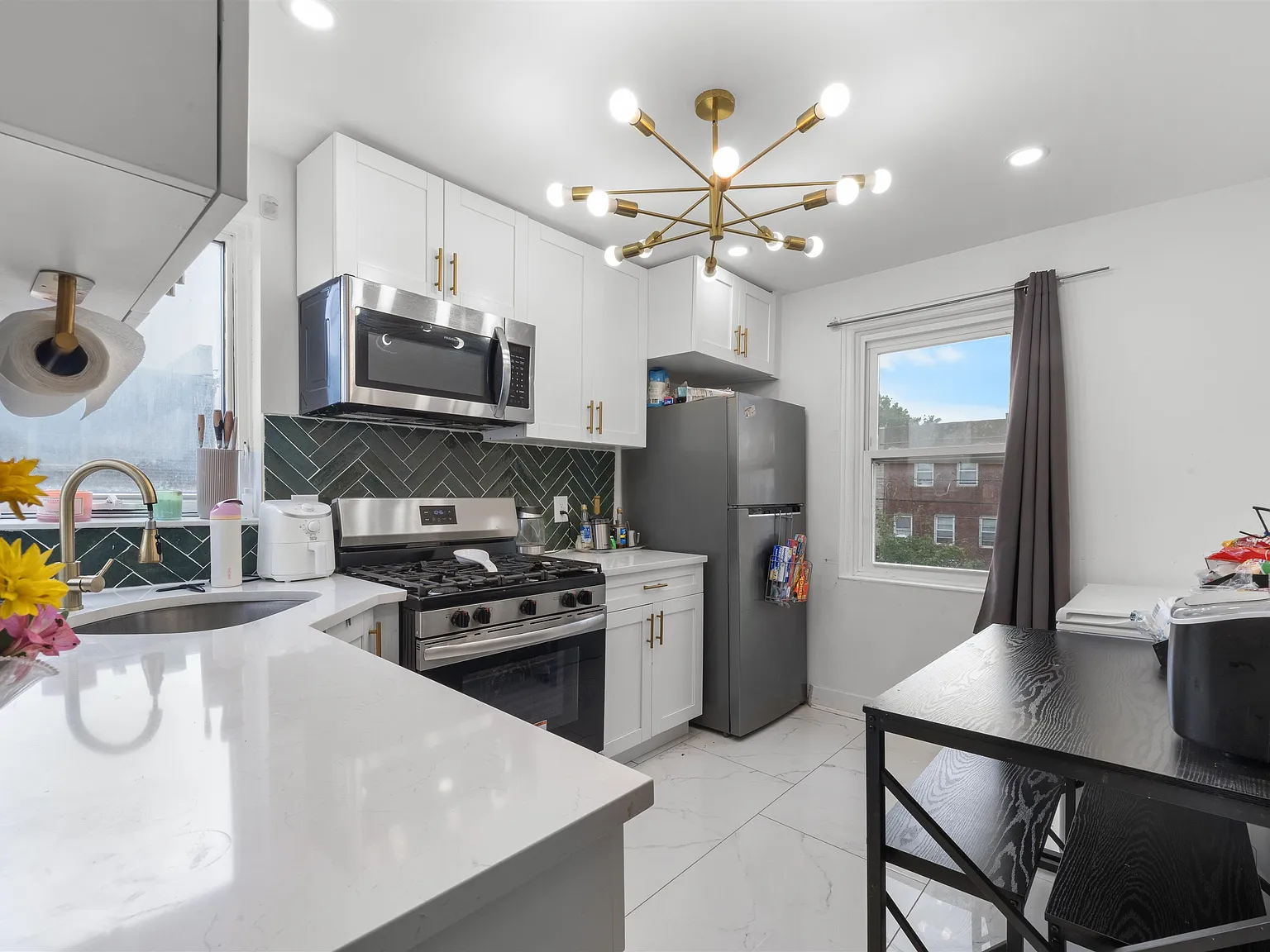 2 bed, 1.0 bath, $2,350 — Photo 3