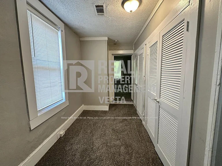 1596 Burton Ave — Photo 8