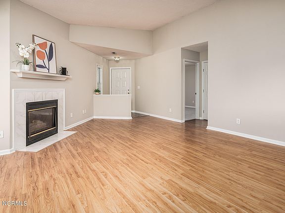 4th image of 3304 Mulberry Lane #F