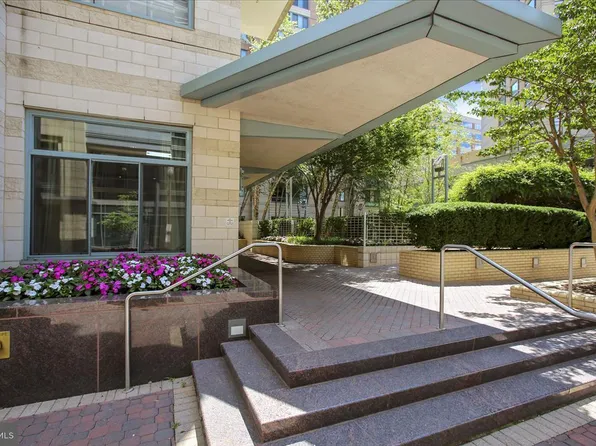 851 N Glebe Rd, Arlington, VA