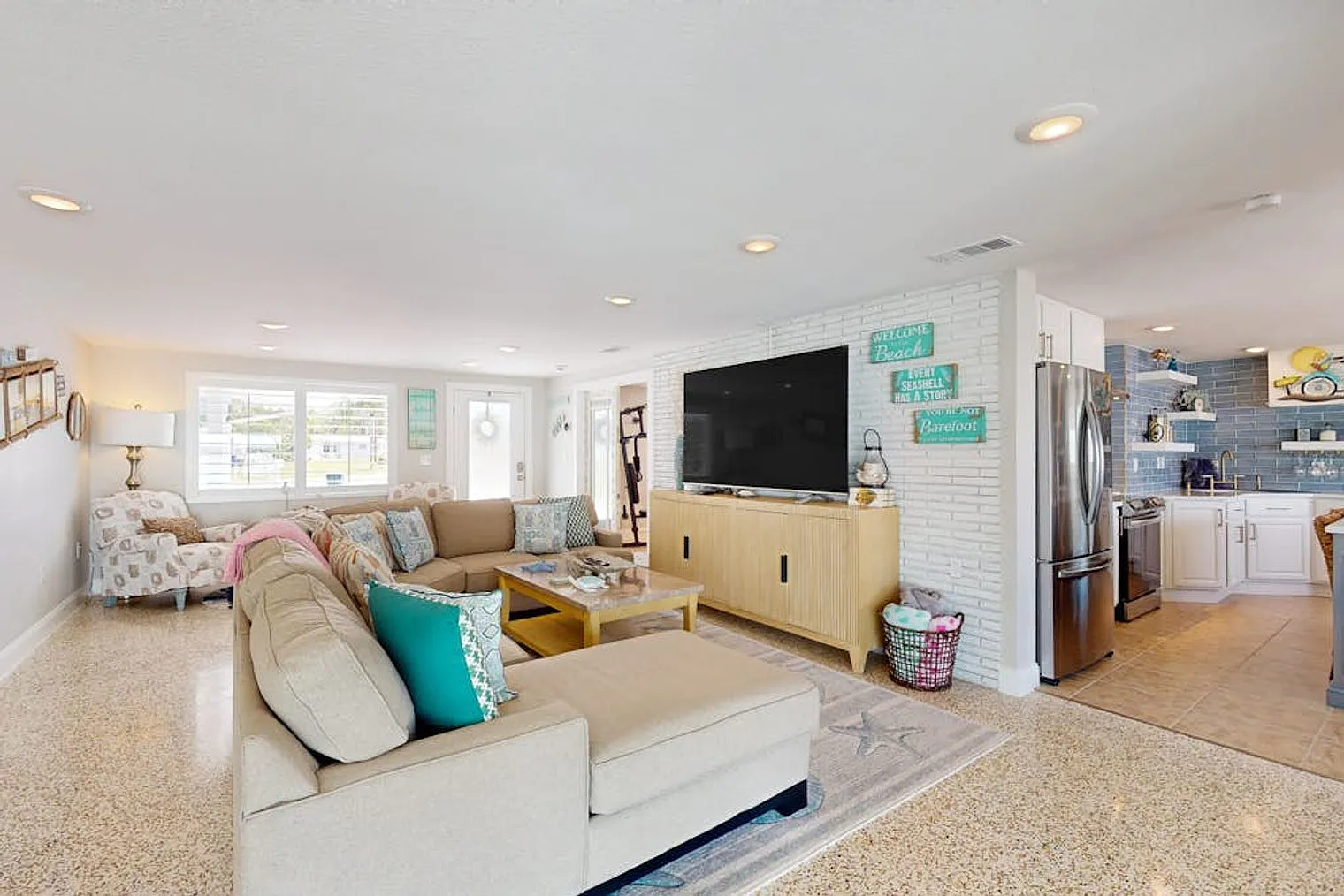 3 bed, 2.0 bath, 1539 sqft, $2,451 — Photo 2