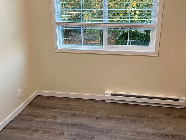C2402 - Maple Court Apartments — Photo 43