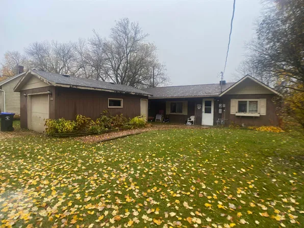 N5677 N Smalley St, Shawano, WI 54166