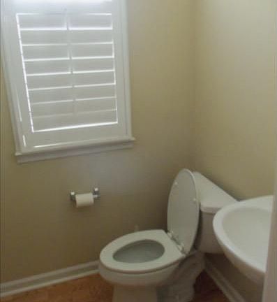 1/2 Bathroom