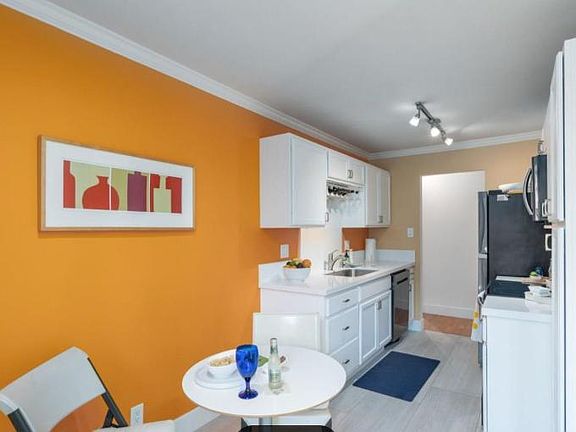 4th image of 1170 Foster City Blvd
