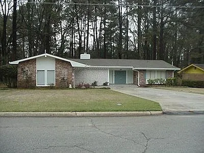 102 Freeman Dr photo 1