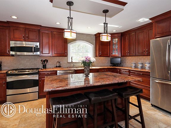 2nd image of 50 Grandview Ln