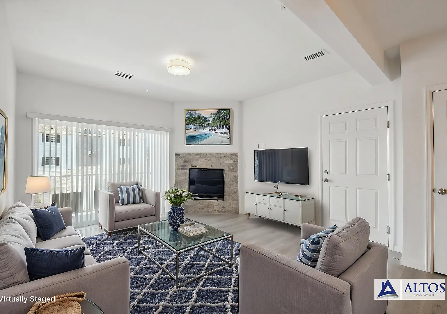 3 Bedroom Condo With A Garage! — Photo 1