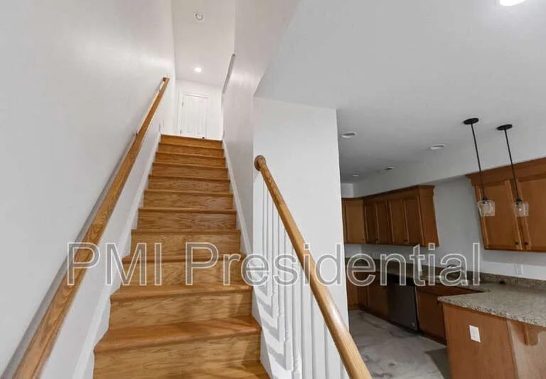 1107 N 27th St — Photo 9