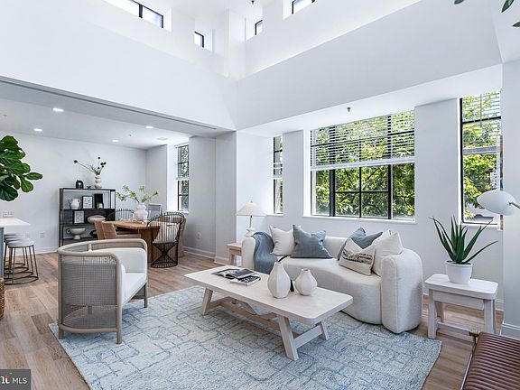 4th image of 1229 King St #305