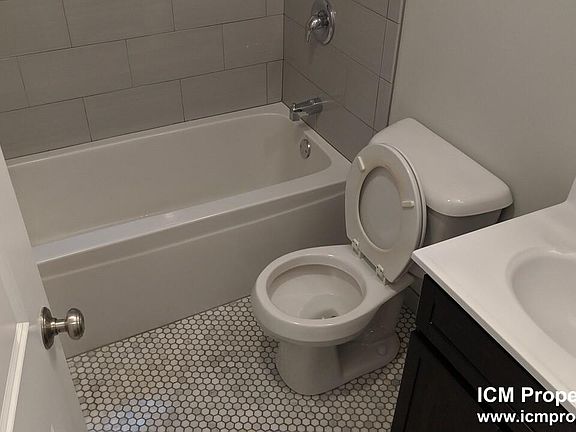 5th image of 5162 N Leavitt St #1D