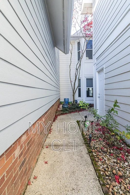 3 bed, 2.5 bath, 1495 sqft, $2,700 — Photo 3