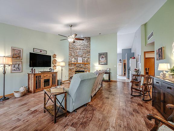 2nd image of 505 Doral Dr