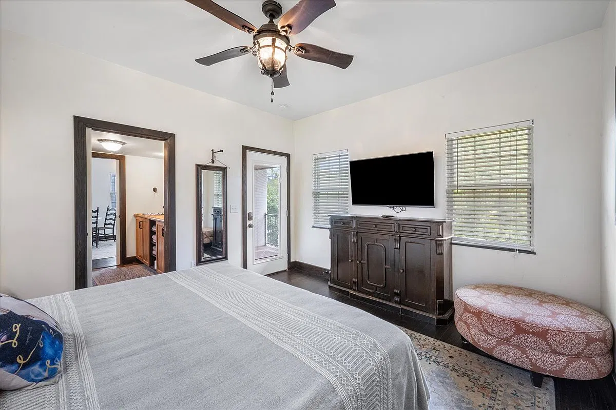 2 bed, 625 sqft, $2,250 — Photo 3