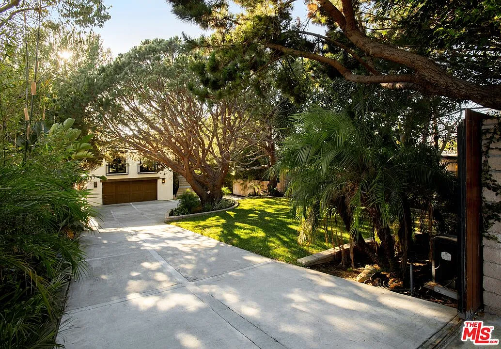 3 bed, 4.0 bath, 3634 sqft, $80,000 — Photo 2