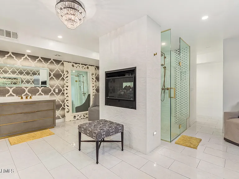 4450 E Camelback Rd #1 — Photo 33