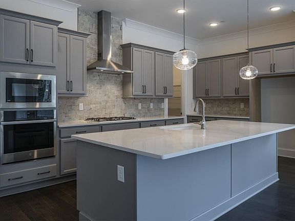 3rd image of 385 Anglewood Ave