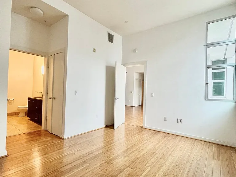 238 S Arroyo Pkwy — Photo 4