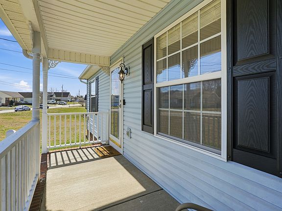 5th image of 1024 Creekview Dr