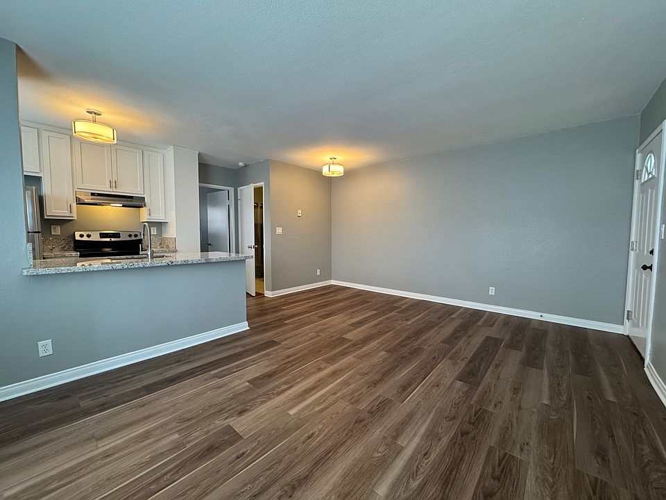 Living/Dining/Entry