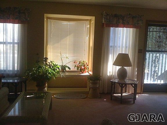 2nd image of 619 W Indian Creek Dr